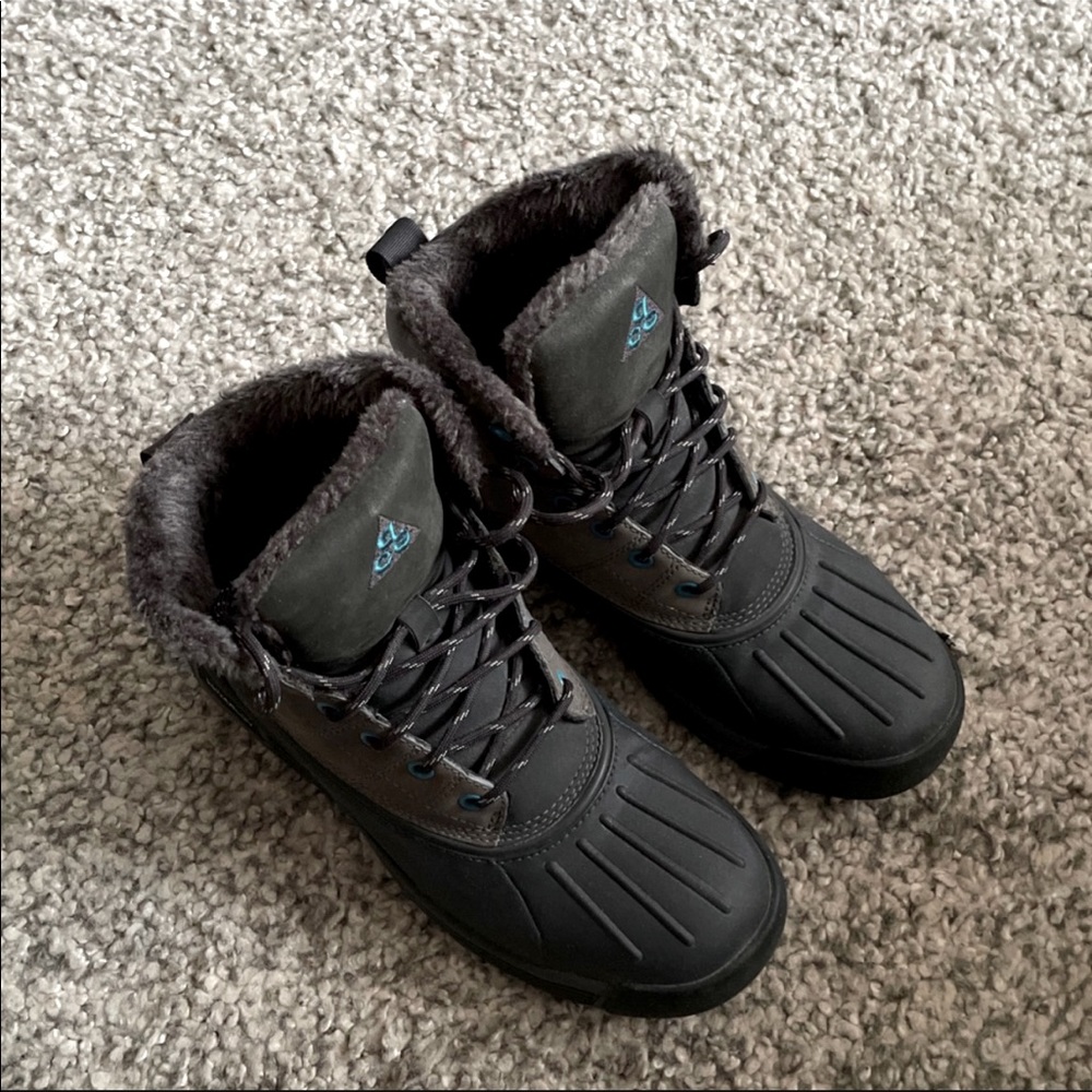 Nike ACG Fall / Winter / Spring boots. Size 6.5, Grey/Black